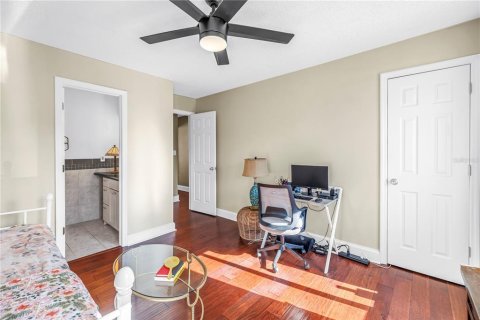 Condo in Saint Petersburg, Florida, 2 bedrooms  № 2212947 - photo 13