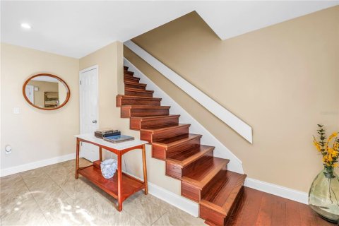 Condo in Saint Petersburg, Florida, 2 bedrooms  № 2212947 - photo 27