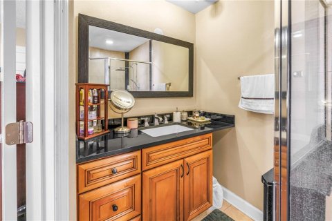 Condo in Saint Petersburg, Florida, 2 bedrooms  № 2212947 - photo 9
