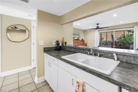 Condo in Saint Petersburg, Florida, 2 bedrooms  № 2212947 - photo 21