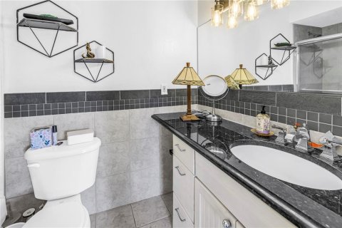 Condo in Saint Petersburg, Florida, 2 bedrooms  № 2212947 - photo 14