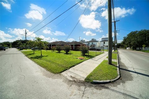 Immobilier commercial à vendre à Tampa, Floride: 174.38 m2 № 2402893 - photo 10