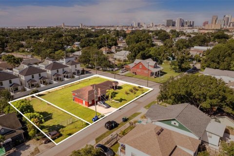 Immobilier commercial à Tampa, Floride 174.38 m2 № 2402893