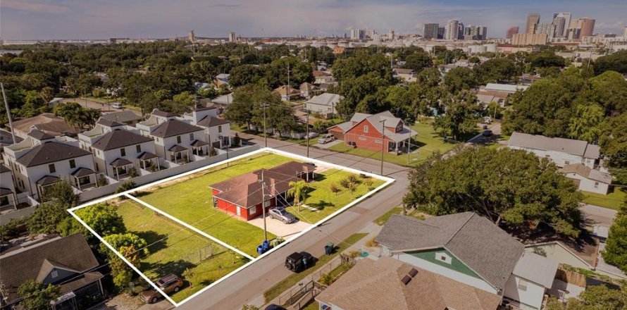 Immobilier commercial à Tampa, Floride 174.38 m2 № 2402893