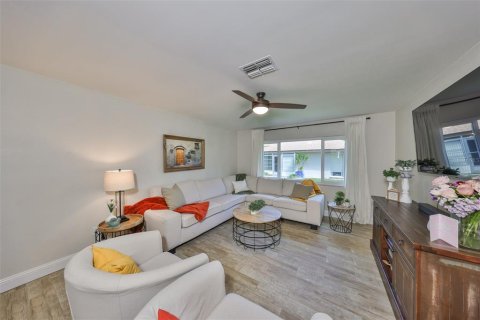 House in Bradenton, Florida 2 bedrooms, 95.32 sq.m. № 1734834 - photo 8