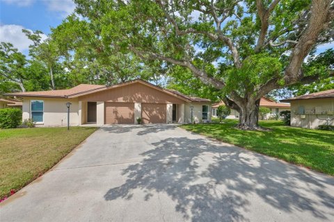 House in Bradenton, Florida 2 bedrooms, 95.32 sq.m. № 1734834 - photo 1