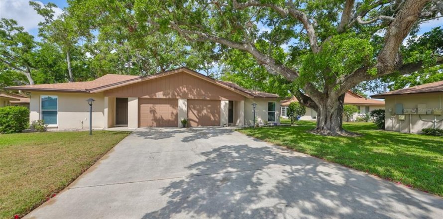 House in Bradenton, Florida 2 bedrooms, 95.32 sq.m. № 1734834