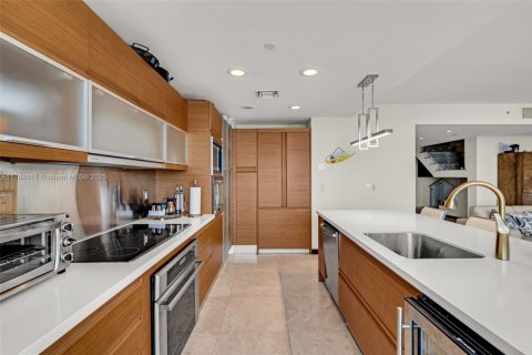 Condo in Miami Beach, Florida, 2 bedrooms  № 1867611 - photo 12