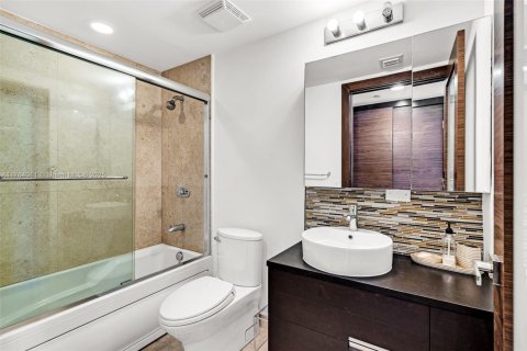 Condo in Miami Beach, Florida, 2 bedrooms  № 1867611 - photo 19
