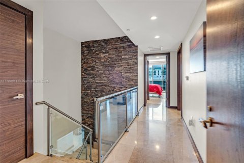 Condo in Miami Beach, Florida, 2 bedrooms  № 1867611 - photo 14