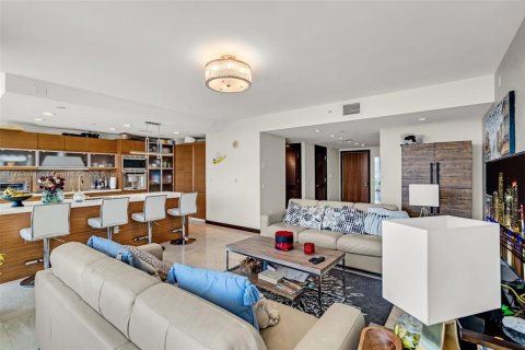 Condo in Miami Beach, Florida, 2 bedrooms  № 1867611 - photo 9