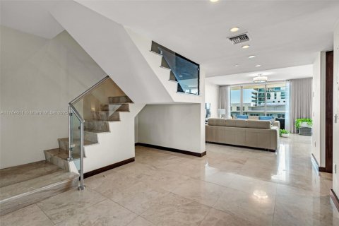 Condo in Miami Beach, Florida, 2 bedrooms  № 1867611 - photo 6