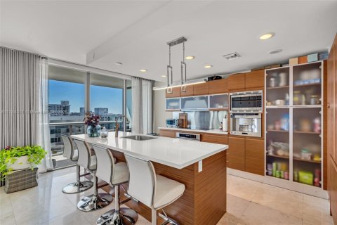Condo in Miami Beach, Florida, 2 bedrooms  № 1867611 - photo 11