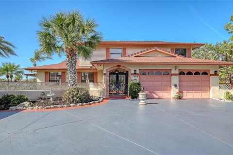 House in Sarasota, Florida 4 bedrooms, 322.46 sq.m. № 1524025 - photo 4