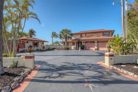 House in Sarasota, Florida 4 bedrooms, 322.46 sq.m. № 1524025 - photo 5