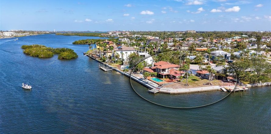 House in Sarasota, Florida 4 bedrooms, 322.46 sq.m. № 1524025