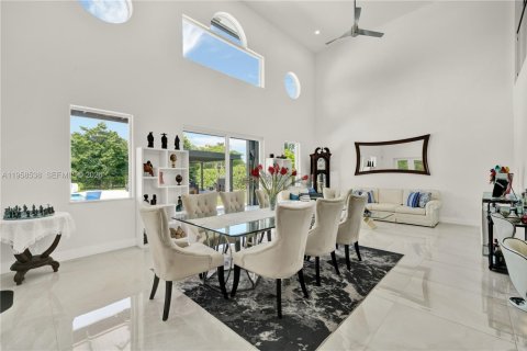 House in Plantation, Florida 5 bedrooms, 455.69 sq.m. № 2080549 - photo 26