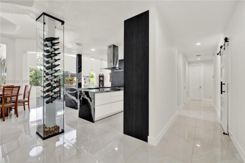 House in Plantation, Florida 5 bedrooms, 455.69 sq.m. № 2080549 - photo 28