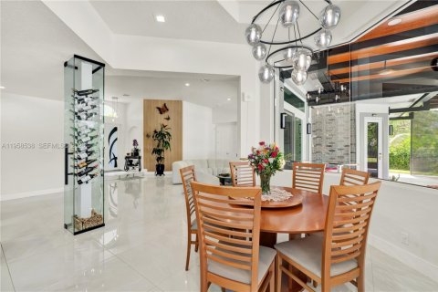 House in Plantation, Florida 5 bedrooms, 455.69 sq.m. № 2080549 - photo 25