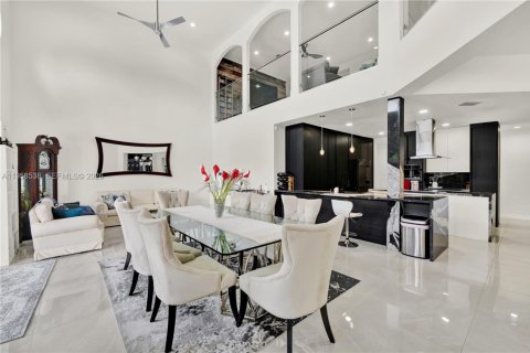 House in Plantation, Florida 5 bedrooms, 455.69 sq.m. № 2080549 - photo 24