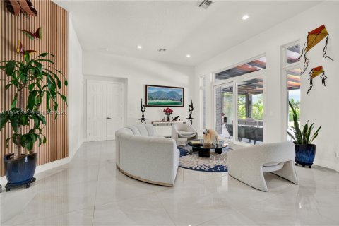 House in Plantation, Florida 5 bedrooms, 455.69 sq.m. № 2080549 - photo 11