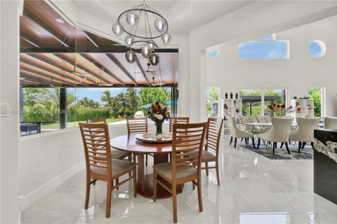 House in Plantation, Florida 5 bedrooms, 455.69 sq.m. № 2080549 - photo 14