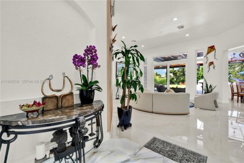 House in Plantation, Florida 5 bedrooms, 455.69 sq.m. № 2080549 - photo 8