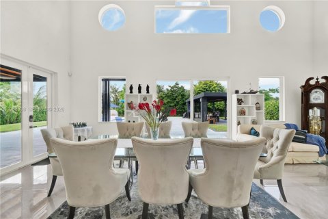 House in Plantation, Florida 5 bedrooms, 455.69 sq.m. № 2080549 - photo 20