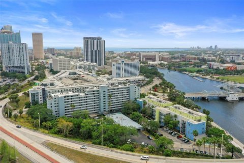 Copropriété à vendre à Tampa, Floride: 2 chambres, 105.54 m2 № 1733985 - photo 2