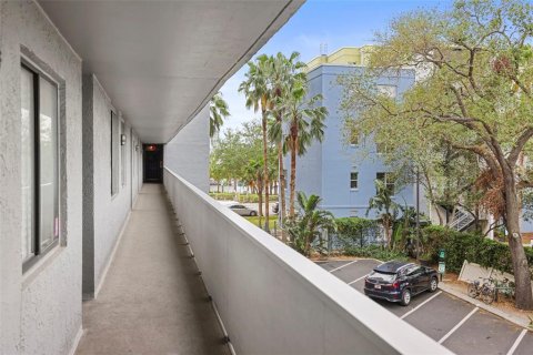 Copropriété à vendre à Tampa, Floride: 2 chambres, 105.54 m2 № 1733985 - photo 7