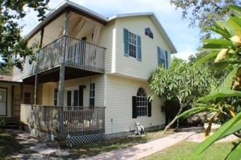 House in Saint Petersburg, Florida 3 bedrooms, 194.91 sq.m. № 1856290 - photo 28