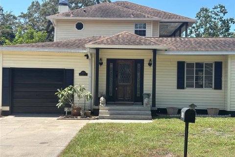 House in Saint Petersburg, Florida 3 bedrooms, 194.91 sq.m. № 1856290 - photo 1