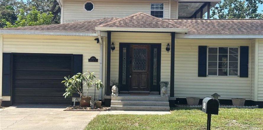 House in Saint Petersburg, Florida 3 bedrooms, 194.91 sq.m. № 1856290