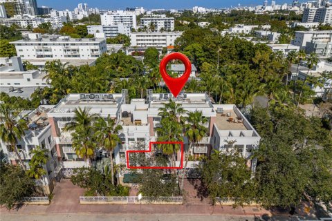 Condo in Miami Beach, Florida, 3 bedrooms  № 1995996 - photo 29