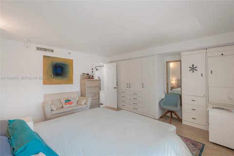 Condo in Miami Beach, Florida, 3 bedrooms  № 1995996 - photo 15