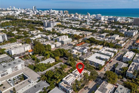 Condo in Miami Beach, Florida, 3 bedrooms  № 1995996 - photo 30
