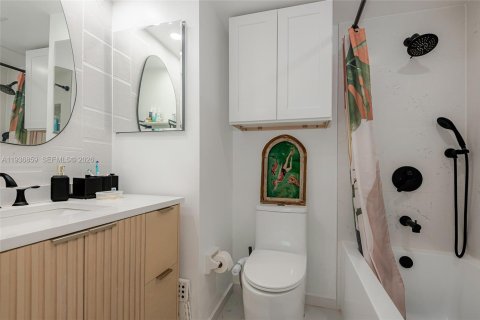 Condo in Miami Beach, Florida, 3 bedrooms  № 1995996 - photo 16