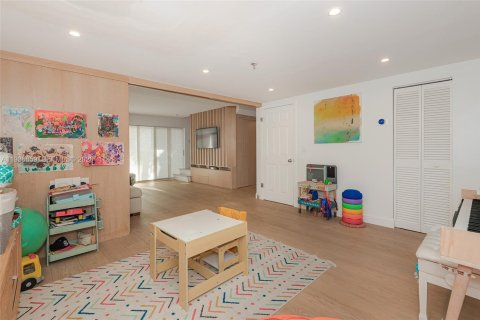 Condo in Miami Beach, Florida, 3 bedrooms  № 1995996 - photo 6