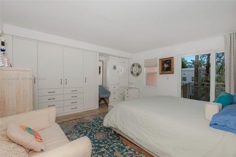 Condo in Miami Beach, Florida, 3 bedrooms  № 1995996 - photo 13