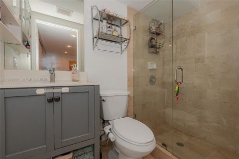 Condo in Miami Beach, Florida, 3 bedrooms  № 1995996 - photo 8