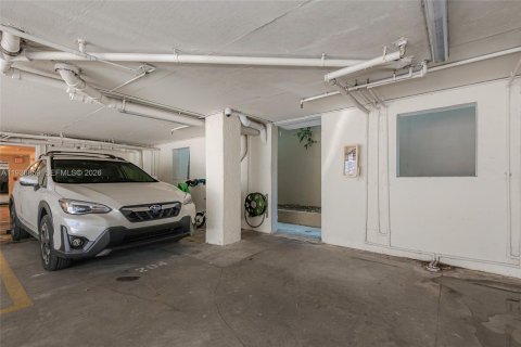 Condo in Miami Beach, Florida, 3 bedrooms  № 1995996 - photo 26