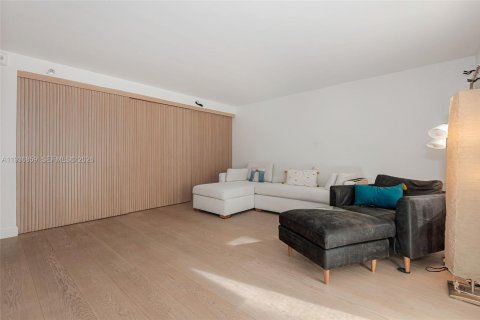 Condo in Miami Beach, Florida, 3 bedrooms  № 1995996 - photo 4