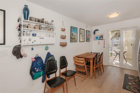 Condo in Miami Beach, Florida, 3 bedrooms  № 1995996 - photo 10