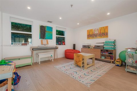 Condo in Miami Beach, Florida, 3 bedrooms  № 1995996 - photo 5