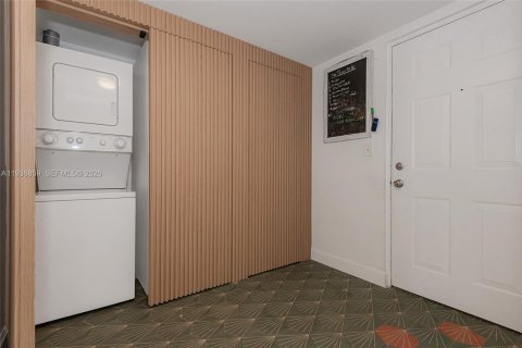 Condo in Miami Beach, Florida, 3 bedrooms  № 1995996 - photo 25