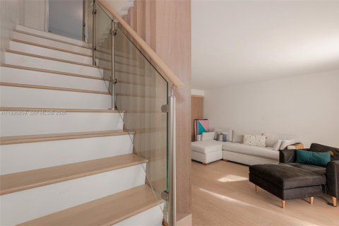 Condo in Miami Beach, Florida, 3 bedrooms  № 1995996 - photo 12