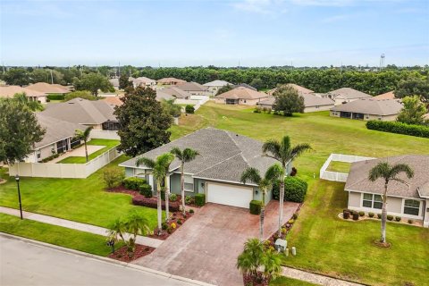 House in Eagle Lake, Florida 4 bedrooms, 184.5 sq.m. № 2406365 - photo 18