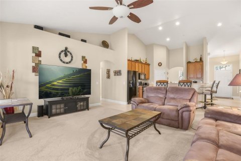 House in Eagle Lake, Florida 4 bedrooms, 184.5 sq.m. № 2406365 - photo 2