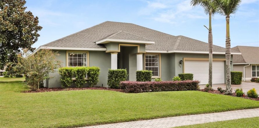 House in Eagle Lake, Florida 4 bedrooms, 184.5 sq.m. № 2406365