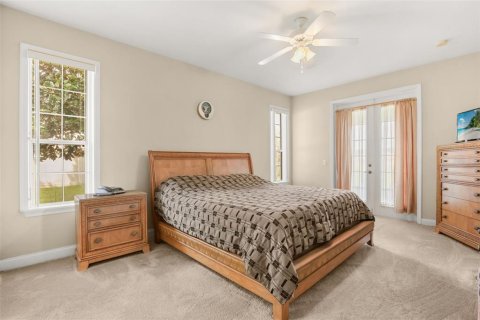House in Eagle Lake, Florida 4 bedrooms, 184.5 sq.m. № 2406365 - photo 5